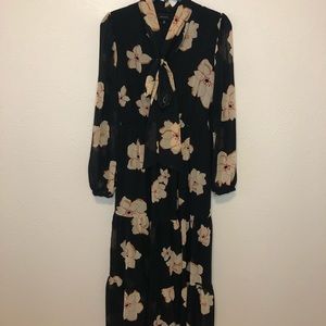Flower maxi dress with neck tie